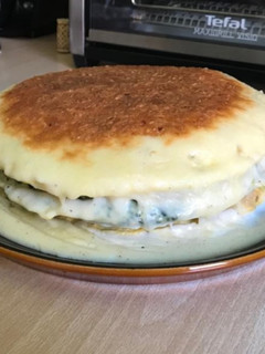 Una foto de Pastel de tortillas con bechamel