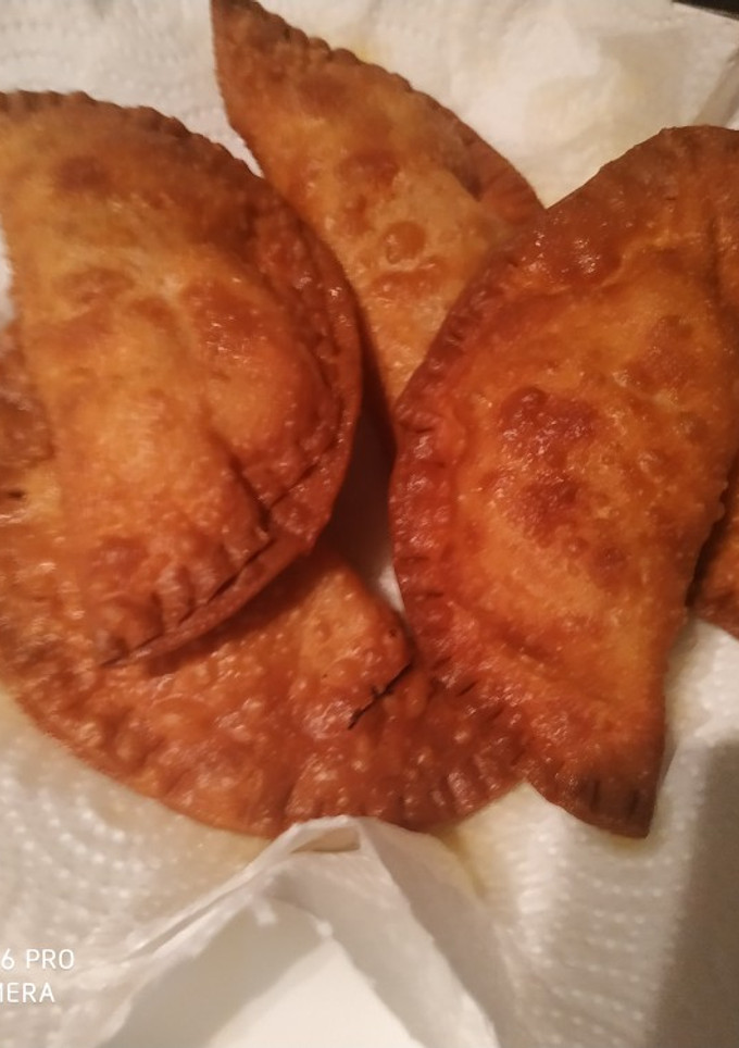 Una foto de Empanadillas de chorizo con tomate y cebolla