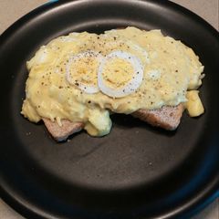 A picture of Chicken Noodle Eggs on Toast.