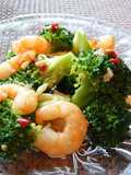 Broccoli and Prawn Red Chili Salad