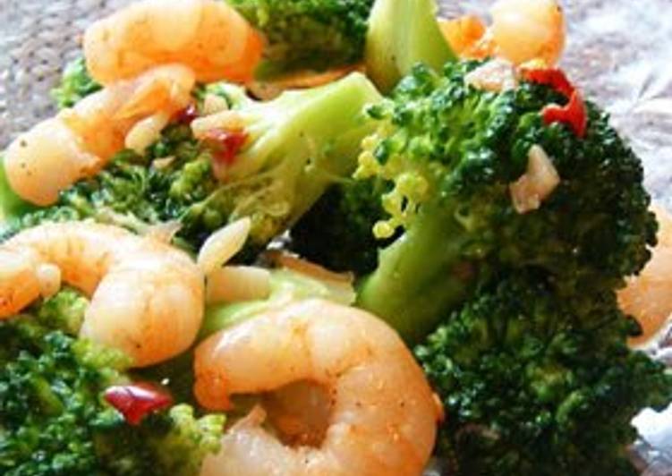 Broccoli and Prawn Red Chili Salad