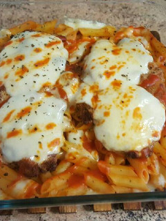 Una foto de Pechuga rebozada con pasta al horno