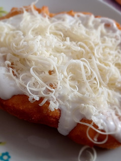Kefires-burgonyás lángos recept fotója