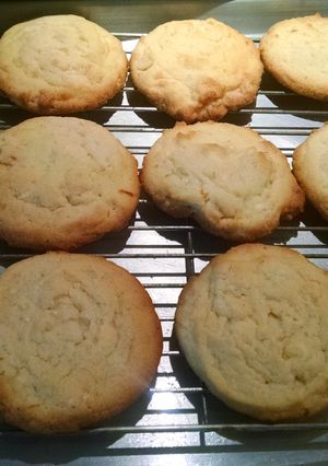 A picture of Orange Creamsicle sugar cookie.