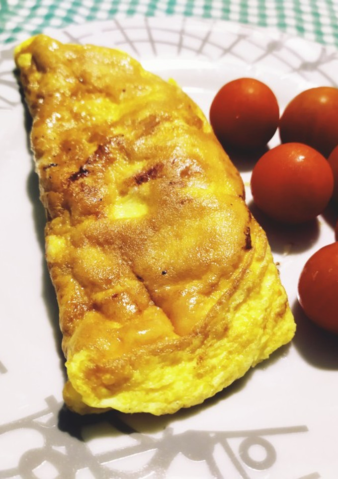 Una foto de Tortilla francesa de pavo rellena de queso fundido