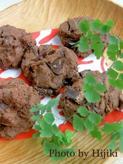 A picture of Crispy Cocoa & Chocolate Cookies.