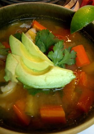 A picture of Mexican shrimp soup (Caldo de Camarón).