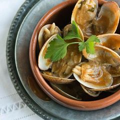 A picture of Clams in "marinera" way.
