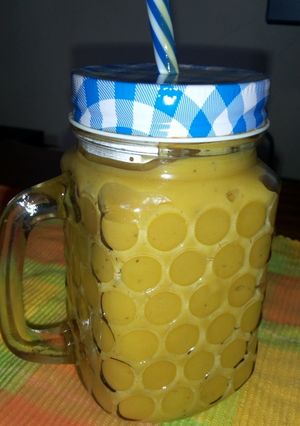 A picture of Mango/Banana Smoothie#Jikonichallenge.