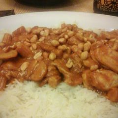 A picture of Thai Peanut Sriracha Chicken.