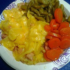 A picture of Potatoes au gratin with ham.