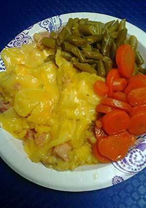 A picture of Potatoes au gratin with ham.