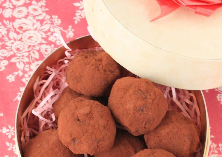 Recipe: Yummy For Valentine's Day! Really Easy Soft Chocolate Truffles