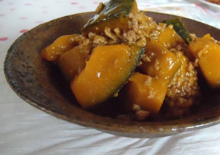 Steps to Prepare Homemade Stir Fried and Simmered Ground Meat and Kabocha Squash