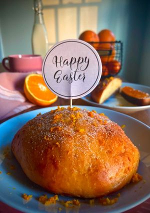 A picture of Easter Sweet Buns (“Pan quemao” o “masa de mona”).