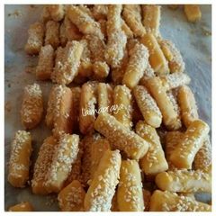 A picture of Sesame cheese cookies.