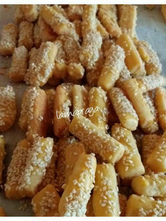 A picture of Sesame cheese cookies.