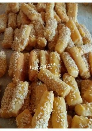 A picture of Sesame cheese cookies.