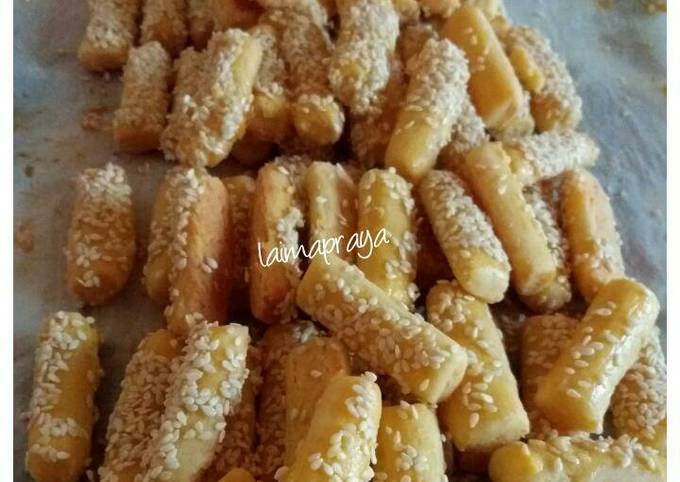 Sesame cheese cookies