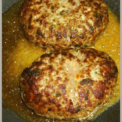 A picture of A Hamburger Chef Teaches You How to Pan-Fry Hamburgers.