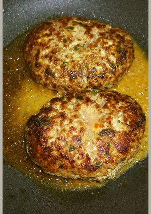 A picture of A Hamburger Chef Teaches You How to Pan-Fry Hamburgers.
