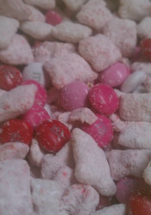 A picture of Sweetheart Muddy Buddies.