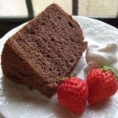 A picture of Moist and Soft Cocoa Chiffon Cake.