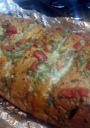 A picture of Super AMAZING n' EASY Garlic Cheese Bread.