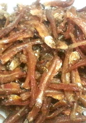 A picture of Crispy and sweet ikan bilis.