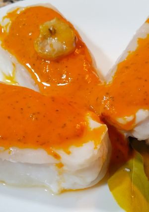 Una foto de Centros de merluza congelados al vapor con salsa de pimientos
