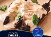 Una foto de chile pasilla relleno de queso