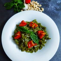 A picture of Pesto pasta with Cashew.