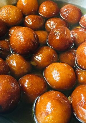 সুজির গোলাপজাম মিষ্টি (Suji er gulab jamun recipe in Bengali) রেসিপির প্রধান ছবি