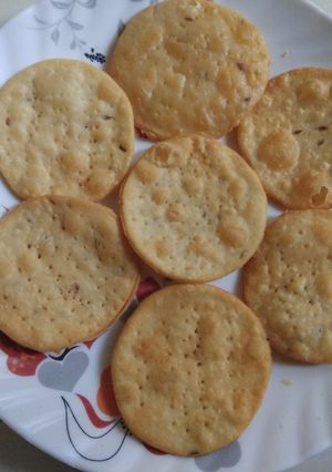જીરા પુરી (Jeera Puri Recipe In Gujarati) રેસીપી મુખ્ય ફોટો