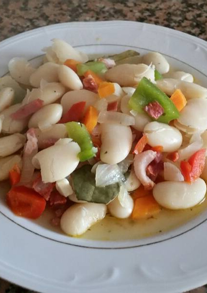 Una foto de Fabada con cerveza al estilo Mari Carmen