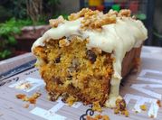 Una foto de budín de zanahoria carrot cake