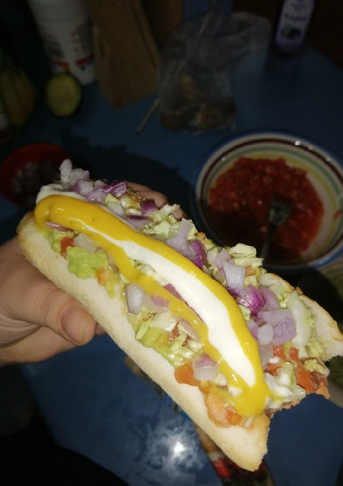 Una foto de Completos chilezolanos