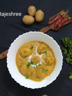 A picture of Dum Aloo.