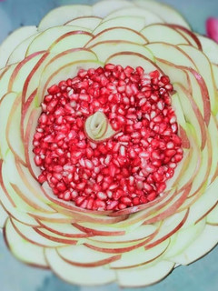 A picture of Lemonade dressing fruit salad.