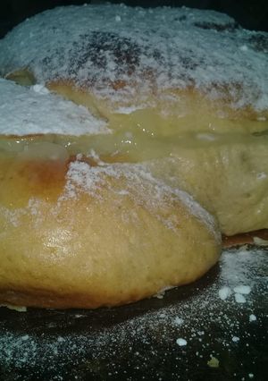 Una foto de Ensaimada con crema de limón🍋🍋🍋🍋!!!!