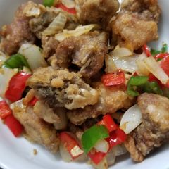 A picture of Chinese Crispy Pork Ribs with bell peppers 椒鹽排骨.