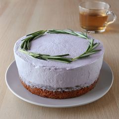 A picture of Blueberry Cream Cake.