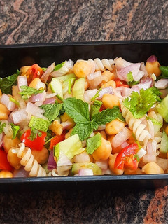 Mediterranean சுண்டல் பாஸ்தா சாலட்(pasta sundal salad recipe in tamil) செய்முறை முக்கிய புகைப்படம்