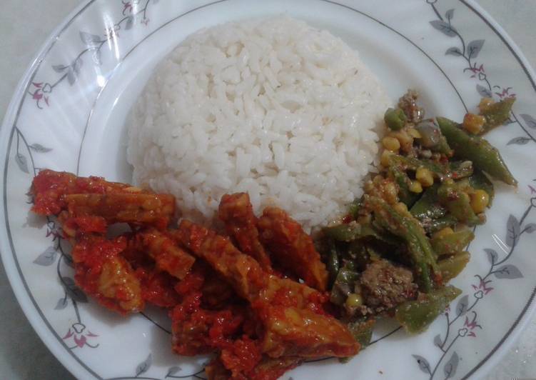 Nasi campur 'dirantau'