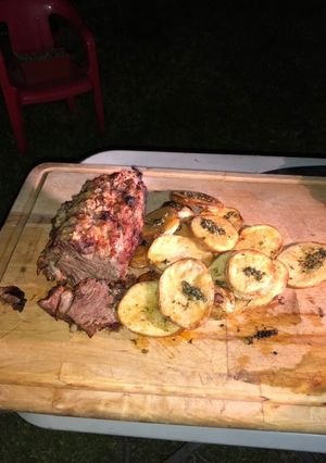 Una foto de Lomo con papas al horno de barro