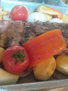 Una foto de Costillas al horno con verduras