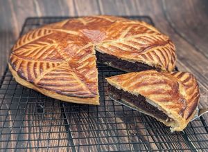 Une photo de Galette des rois noisettes et chocolat