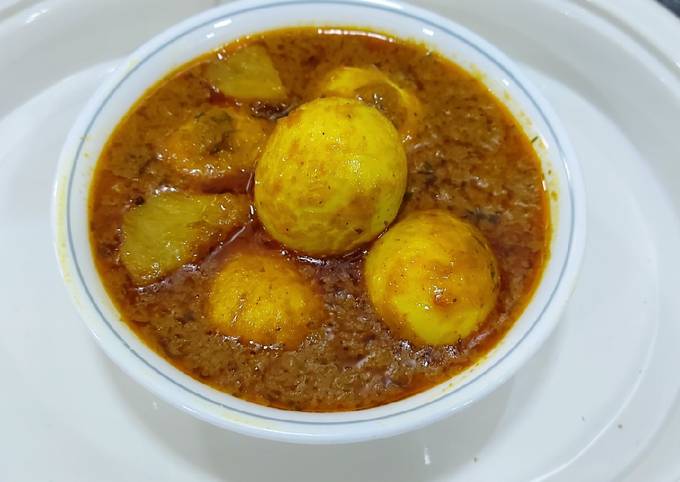Egg potato curry Recipe by Nargis shaikh Shaukat - Cookpad