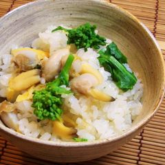 A picture of Mixed Rice with Manila Clams and Nanohana.