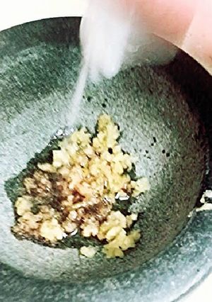 A picture of Spicy garlic pepper seasoning.